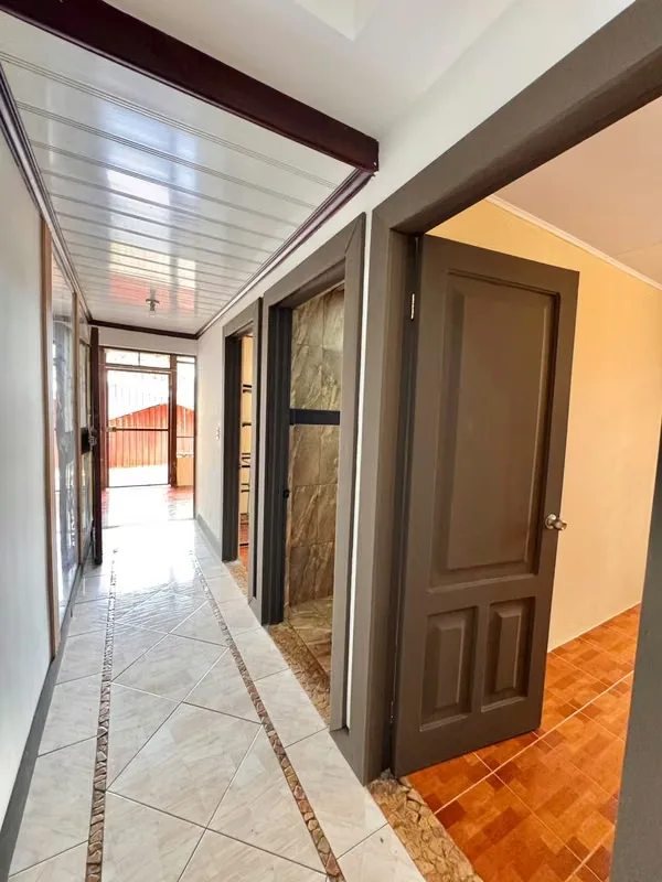 En esta quinta privada de Birrí, la noche tiene otro sonido: casi ninguno. El clima fresco invita a taparse ..., photo 13
