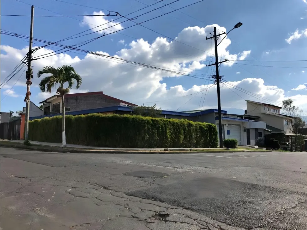 VENTA DE CASA Y APTO ESQUINERA DE 1 NIVEL, MONTEALEGRE, ZAPOTE