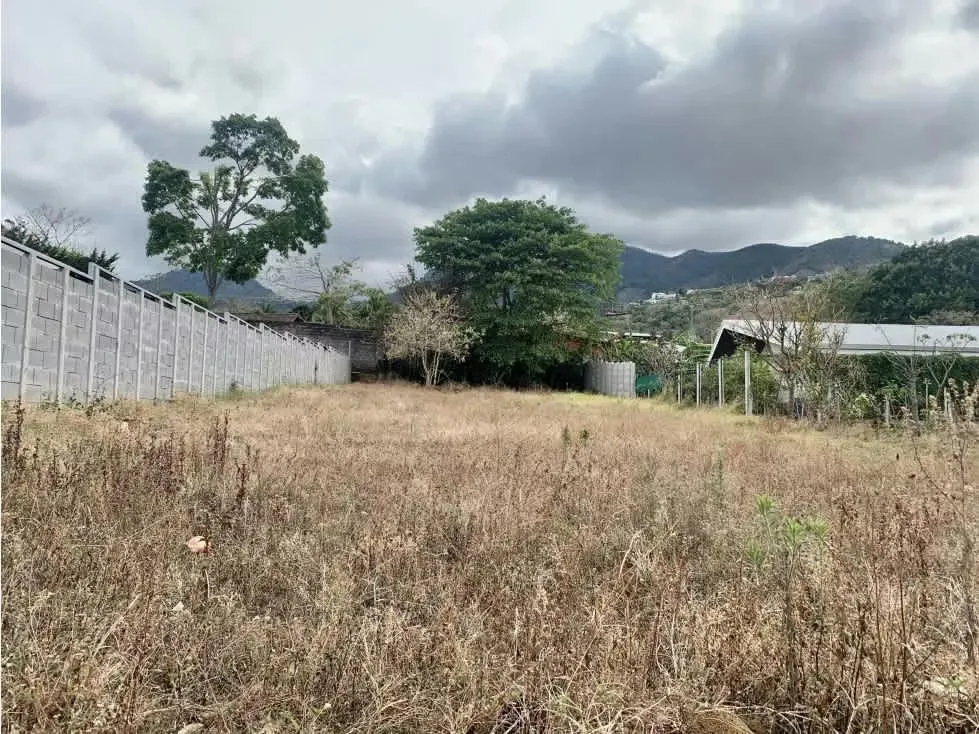 Venta de lote con uso residencial y comercial en zona de muy alta plusvalia por su cercanía a prestigiosos centros de estudio, universidades, supermercados, centros de salud, centros ..., photo 3