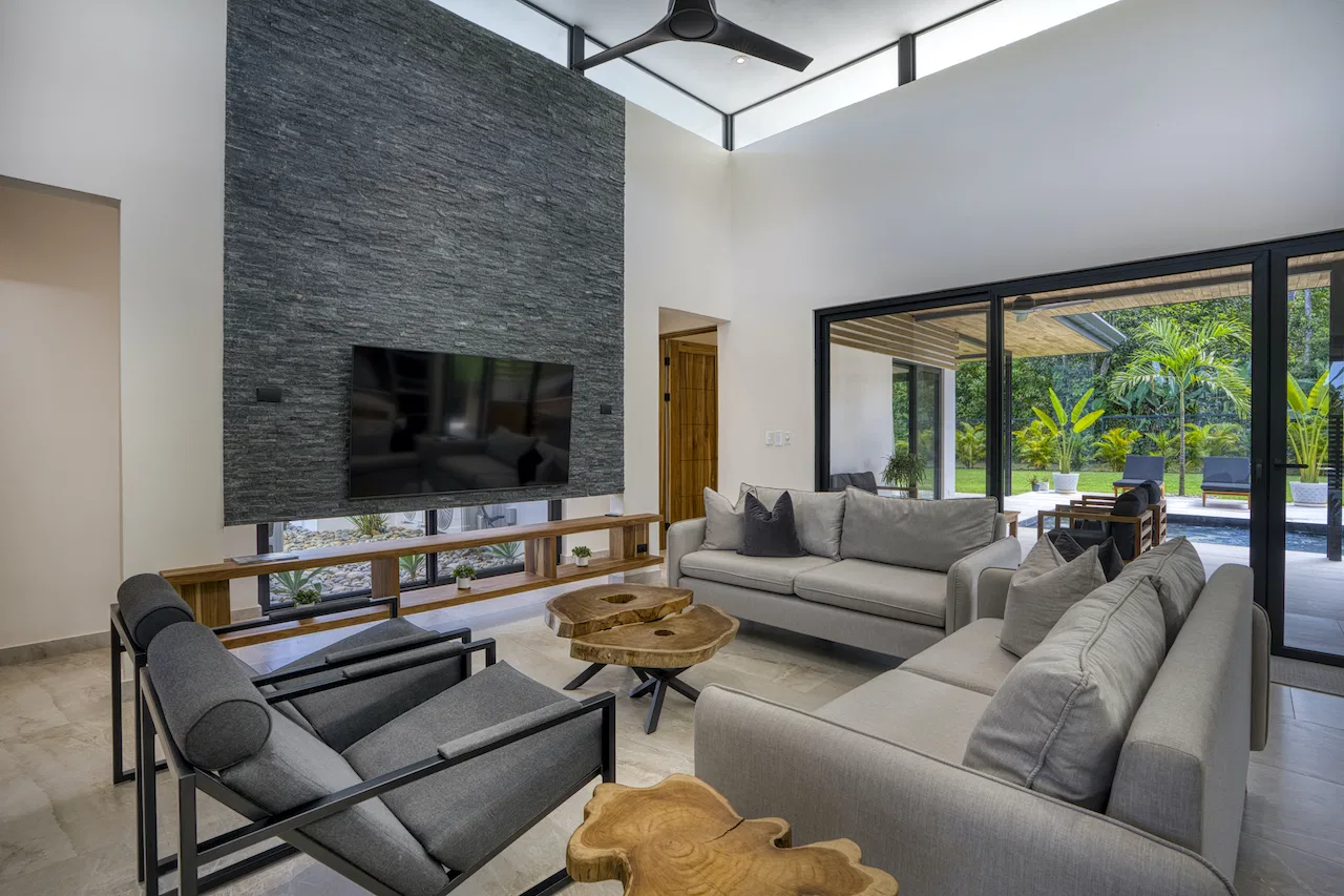 3 BEDROOM HOME + EXTRA LOT IN CENTRAL UVITA, photo 9