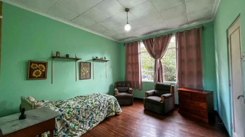 Home for Sale with Mixed-Use Zoning and Large Lot, photo 11