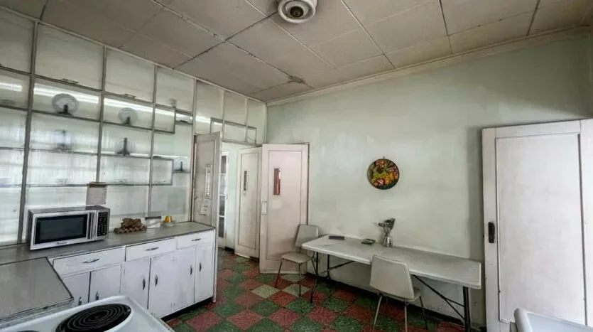 Home for Sale with Mixed-Use Zoning and Large Lot, photo 4