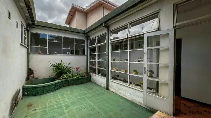 Home for Sale with Mixed-Use Zoning and Large Lot, photo 5