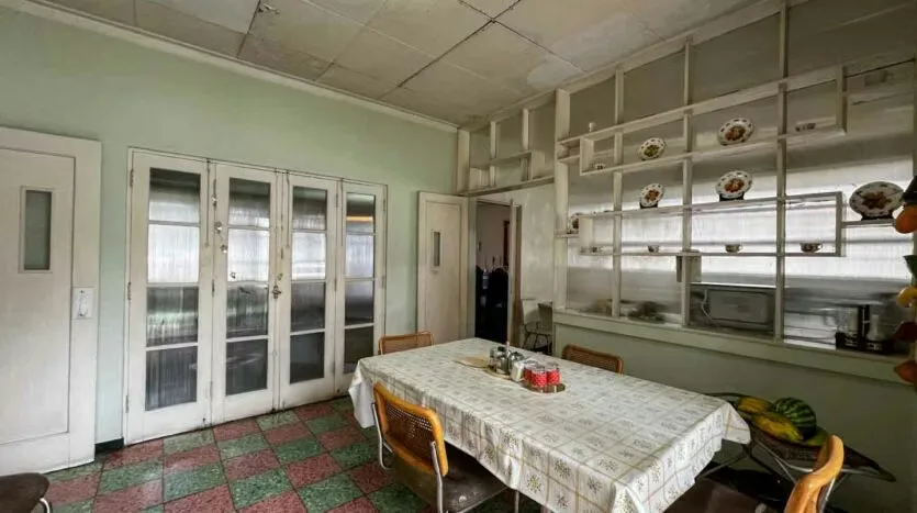 Home for Sale with Mixed-Use Zoning and Large Lot, photo 6