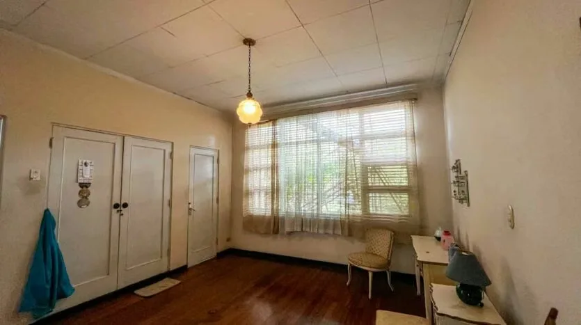 Home for Sale with Mixed-Use Zoning and Large Lot, photo 10