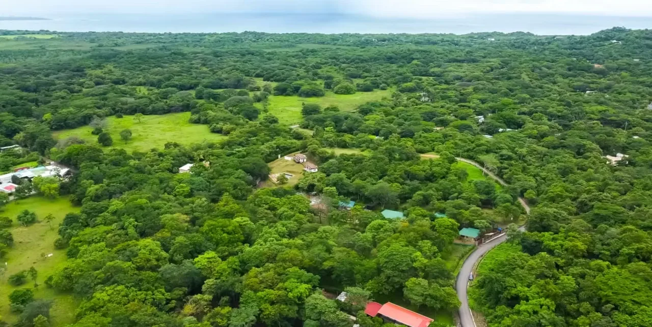 Nestled in the prestigious Almendro Hills gated community, this exceptional 5,420 m² lot offers one of the last remaining large parcels in one of Playa Grande's most sought-after ..., photo 3