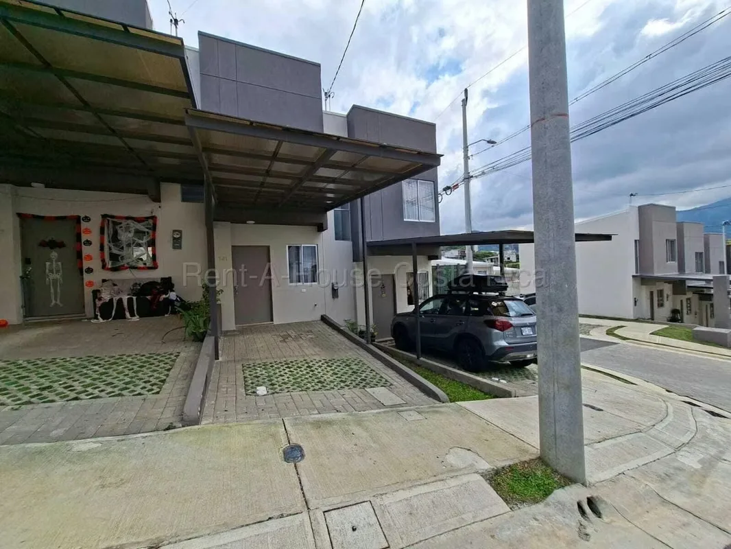 ¡Encontrá tu próximo hogar en Condominio Nova! Esta casa de dos plantas, construida en 2025, cuenta con 73 m², distribuidos en 2 habitaciones, 1 baño completo, patio privado y ...