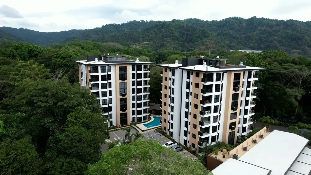 Enjoy the perfect blend of natural scenery and contemporary comfort with this beautiful 2-bedroom, 2-bathroom apartment, available for USD 215,000. With 76 m² of well-planned living ...
