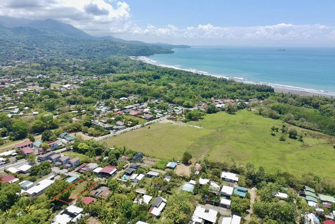 MAGICAL CORNER LOT IN UVITA w/ 8-MINUTE WALK TO NATIONAL PARK BEACH, photo 4