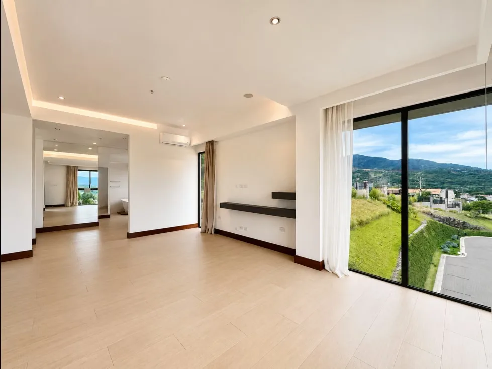 Apartamento contemporáneo de 216 m², ubicado en Lomas del Valle, Pozos de Santa Ana. Su ubicación esquinera, los amplios ventanales y un balcón de 41 m² con vista panorámica hacia ..., photo 10