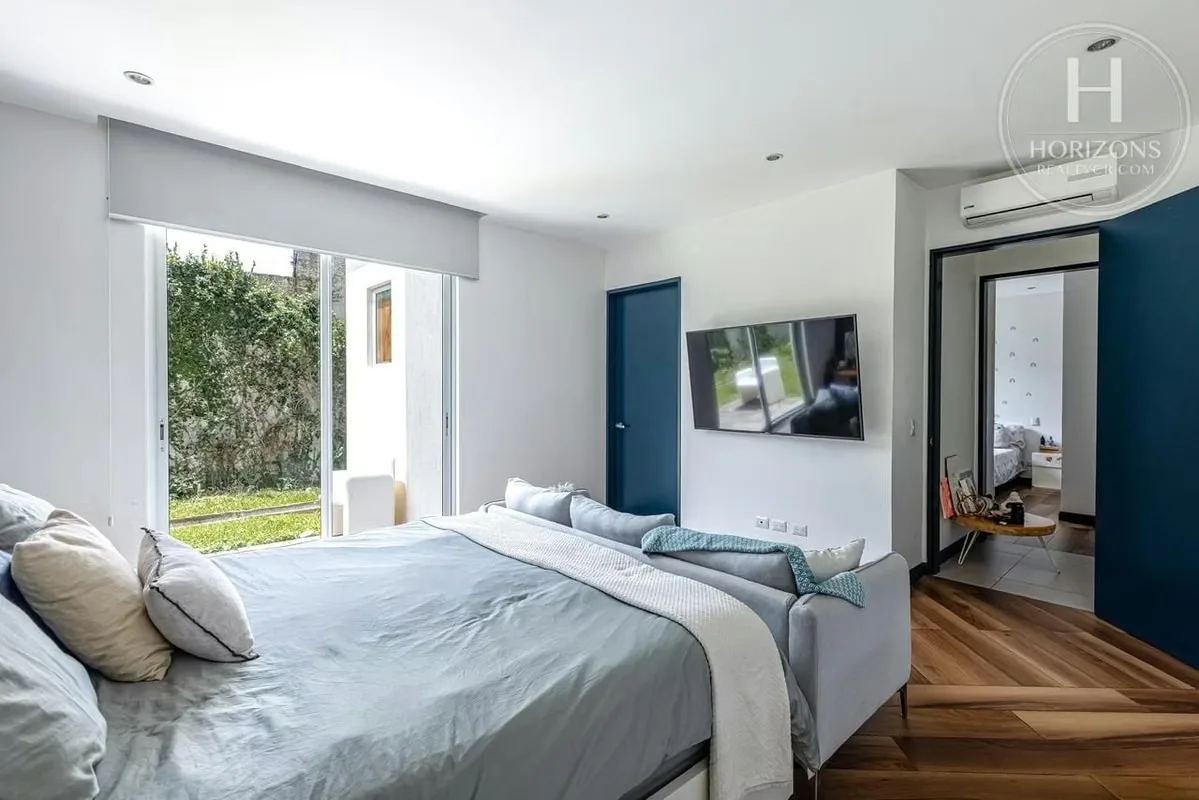 Apartamento en primera planta – 240 m² – 2 habitaciones + cuarto de servicio – 3 baños – 2 parqueos bajo techo – Jardín privado de ..., photo 7