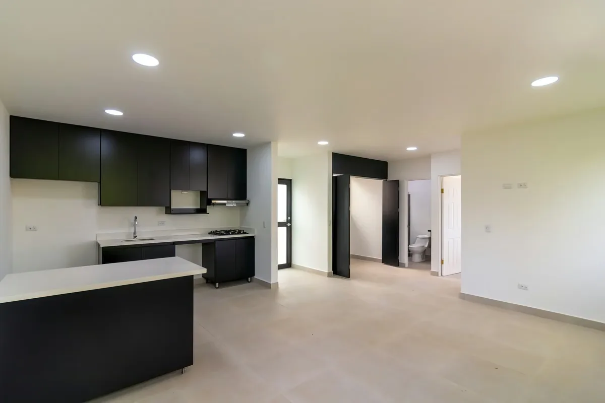 He lives in a strategic location, near the Rosabal Cordero Stadium, with access to everything ...