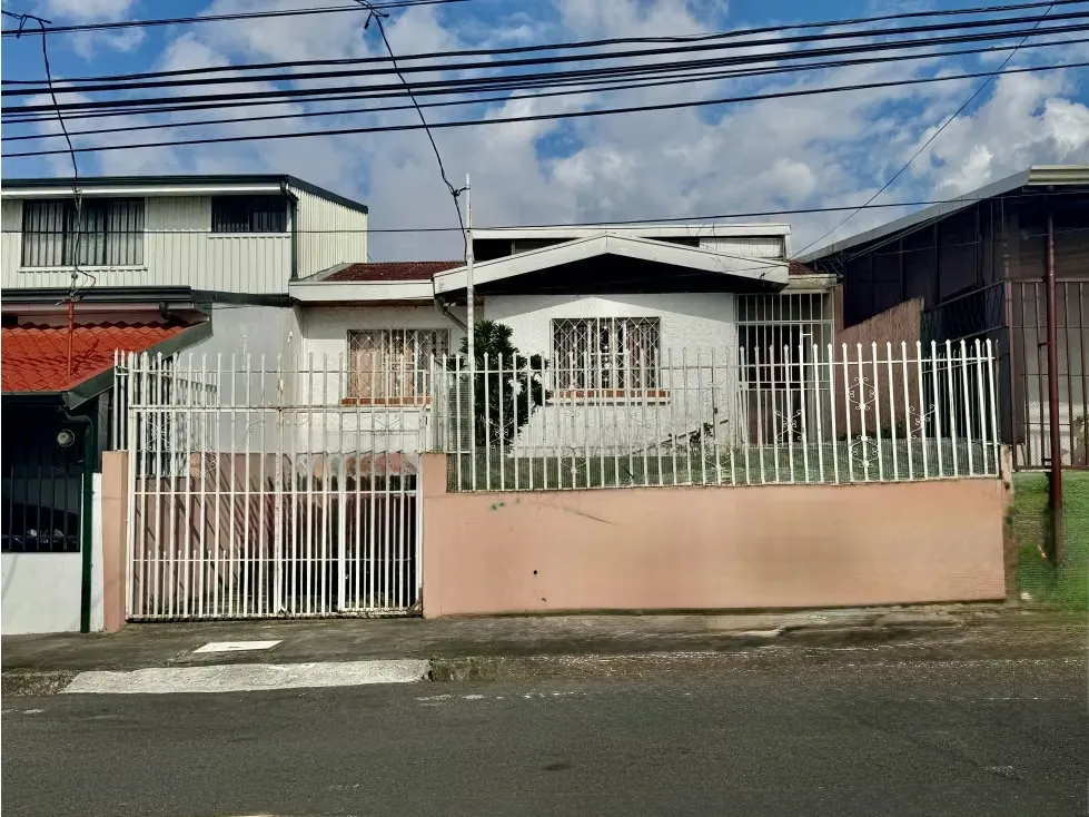 Se vende casa independiente de un sólo nivel ubicada en Barrio Las Américas en San Vicente de Moravia, en las cercanias a supermercados, centros de salud, centros educativos, centros ...
