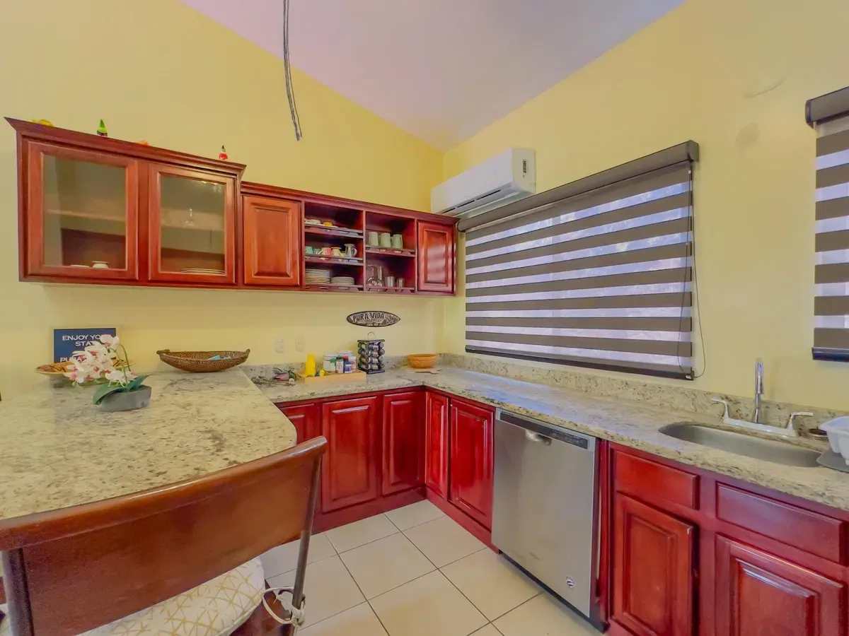 Serena Suites J3 - Top Floor | Spacious Condo | Large Terrace | Vaulted Ceilings