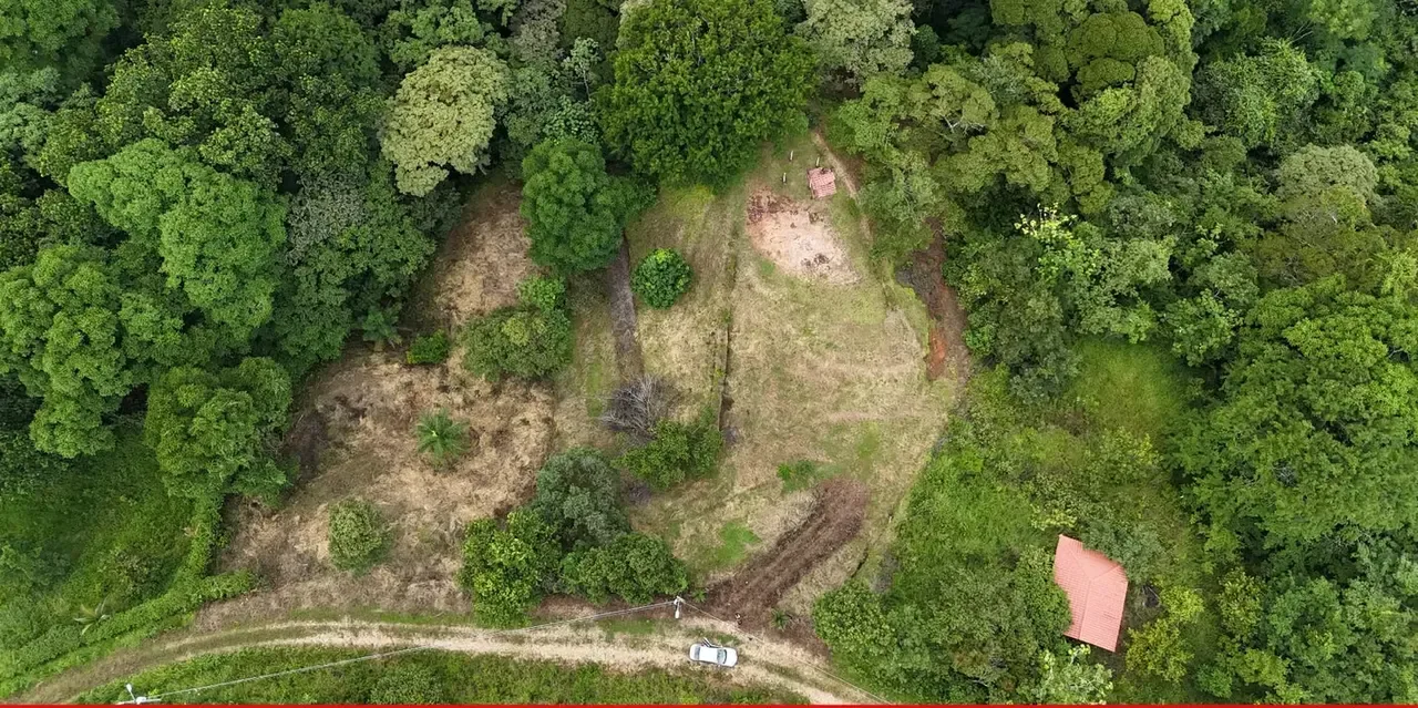 Ubicado dentro de Hacienda Los Manantiales, un exclusivo residencial con acceso restringido que abarca 112 hectáreas, divididas en quintas privadas desde los 5.000 m², este lote ...