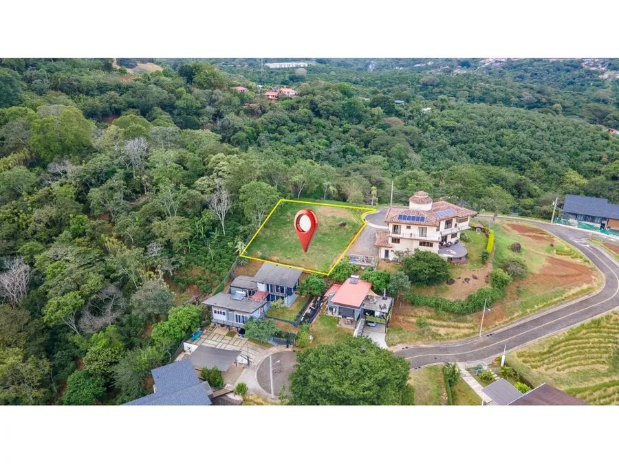 Lote Exclusivo en Condominio Natura con Vistas al Atardecer