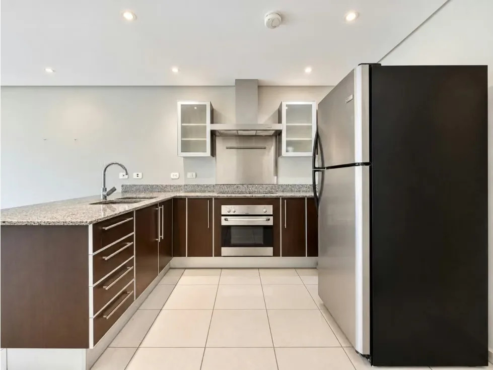 Este impresionante apartamento tipo loft, con una excelente distribución, está listo para convertirse en tu nuevo negocio de ...