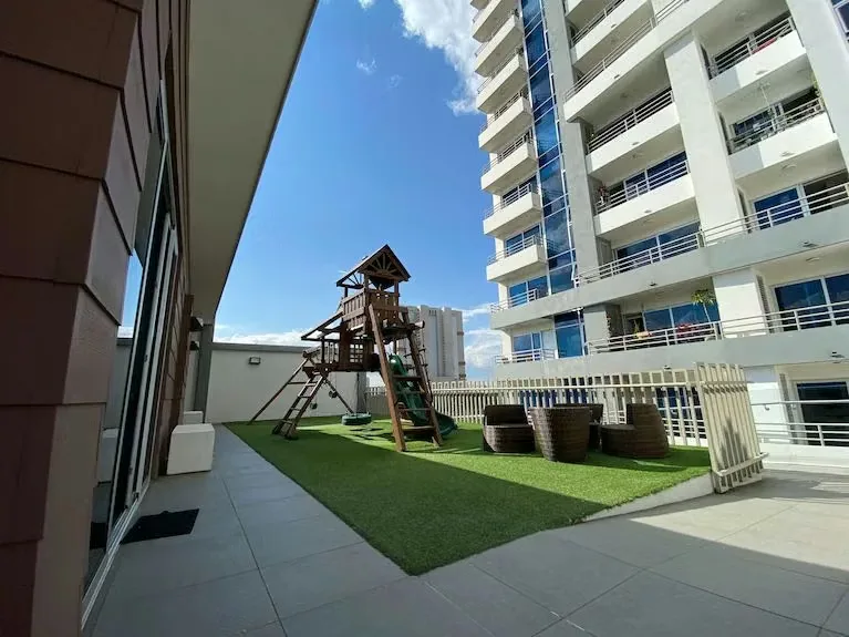 ¡Oportunidad de Inversión y Estilo de Vida! Apartamento NUEVO Esquinero Amoblado en Los Yoses | Vistas de 180° & Máximo Silencio