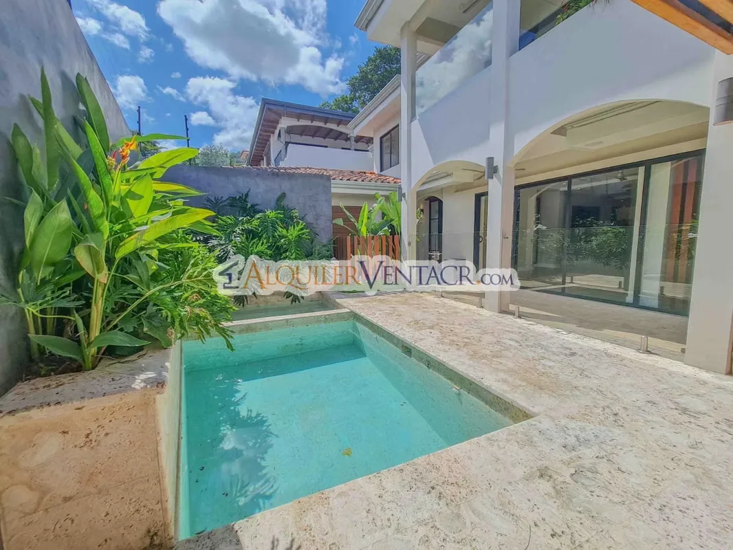 LUJOSA CASA AMUEBLADA DE 406 M2 CON PISCINA PROPIA EN JABONCILLOS