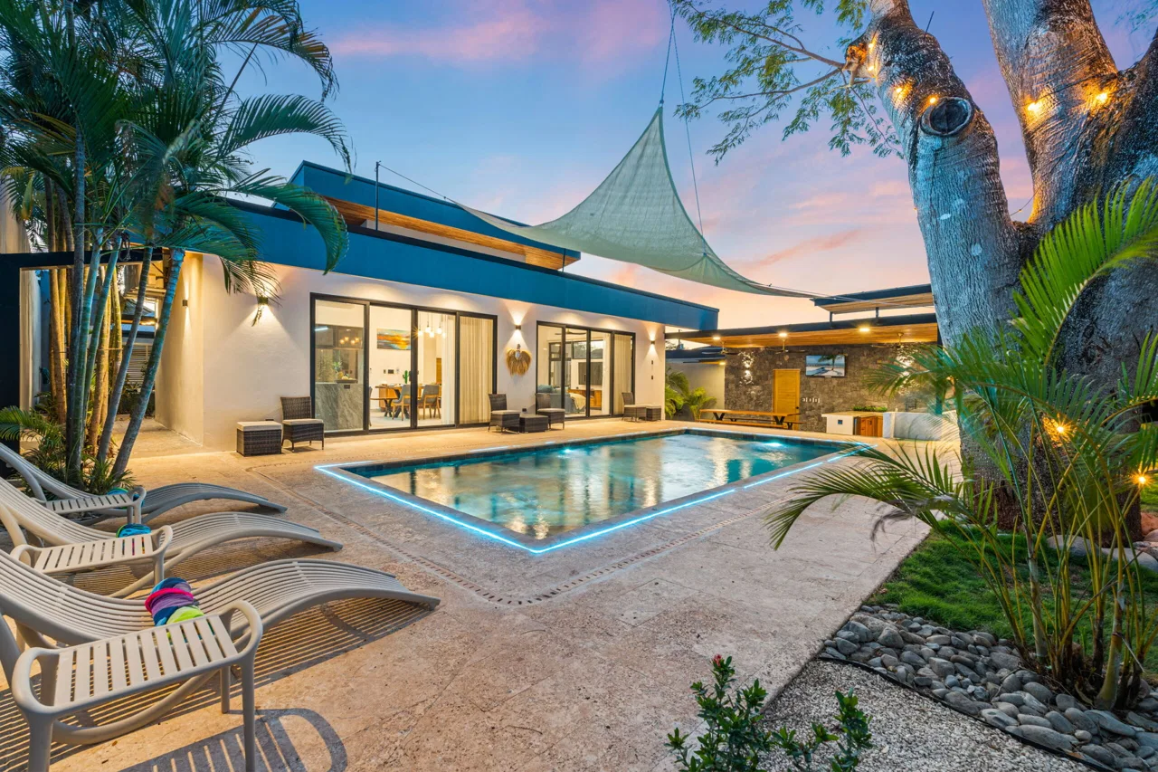 FOR SALE Luxury Beachside Villa in Playa Grande Estates – Villa de Lujo a Pasos de la Playa en Playa Grande
