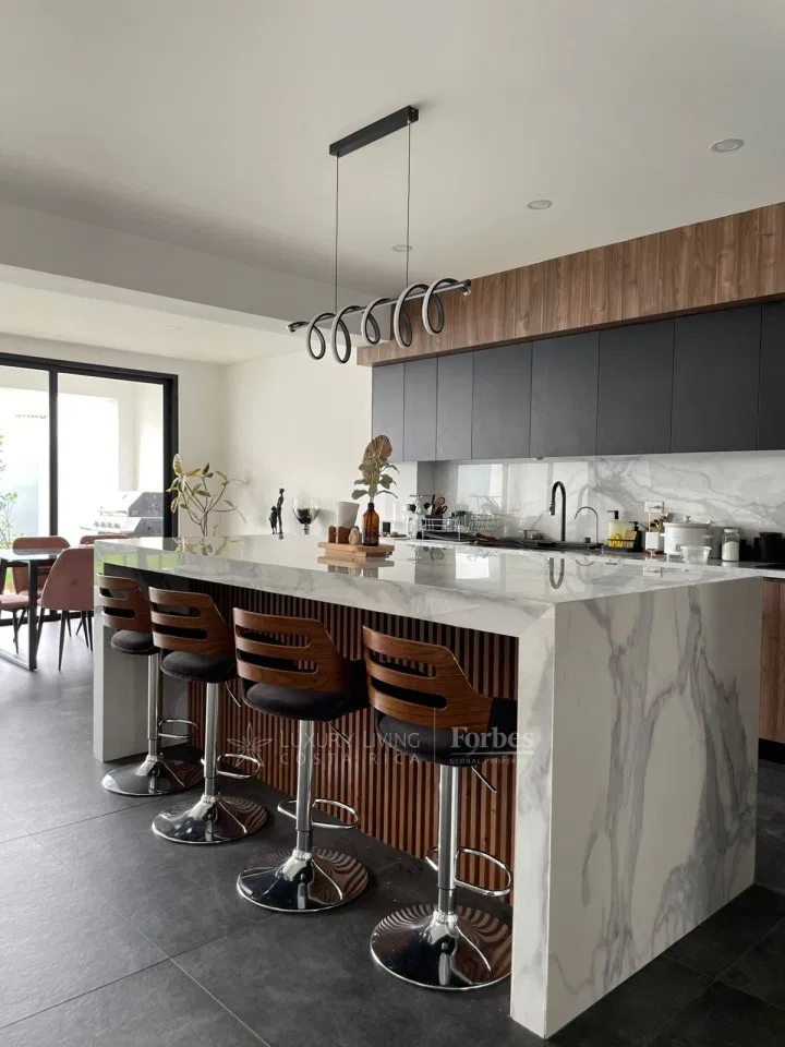 Modern Home in Santa Ana Urbano with Rooftop