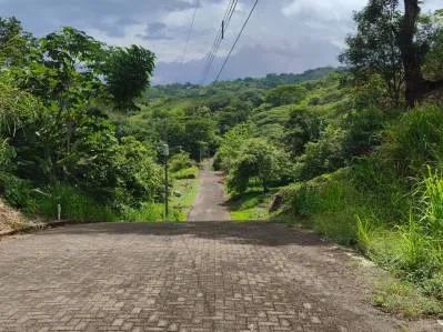 Lote de 5,072 m² en Columbus Heights con Terrazas, Vista a las Montañas y Potencial Vista al Océano