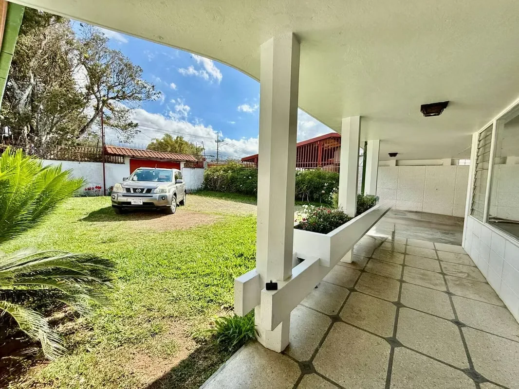 Se Alquila casa con amplio jardín por el Cristo de Sabanilla, photo 2