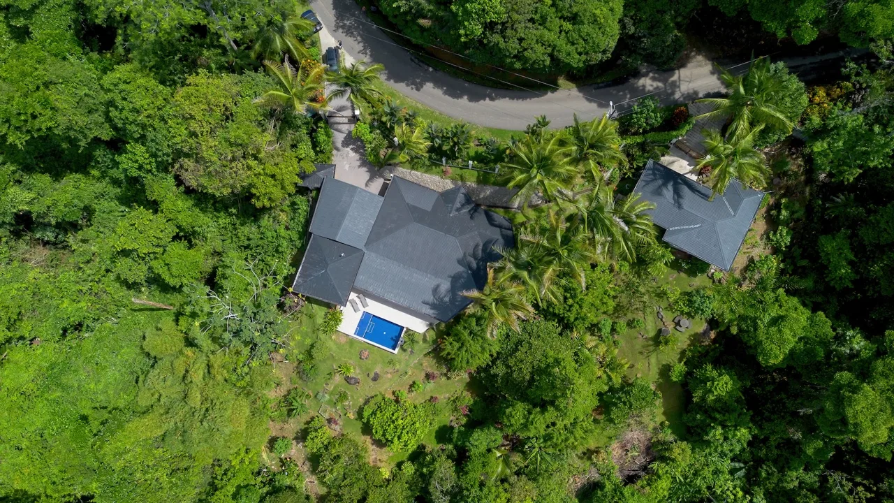 PROPERTY WITH A TWO BEDROOMS AND OCEAN VIEWS AND GUEST HOUSE, IN PLAYA HERMOSA – 6.45 ACRES, photo 2