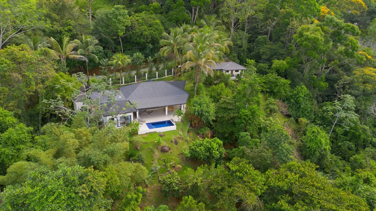 PROPERTY WITH A TWO BEDROOMS AND OCEAN VIEWS AND GUEST HOUSE, IN PLAYA HERMOSA – 6.45 ACRES, photo 3
