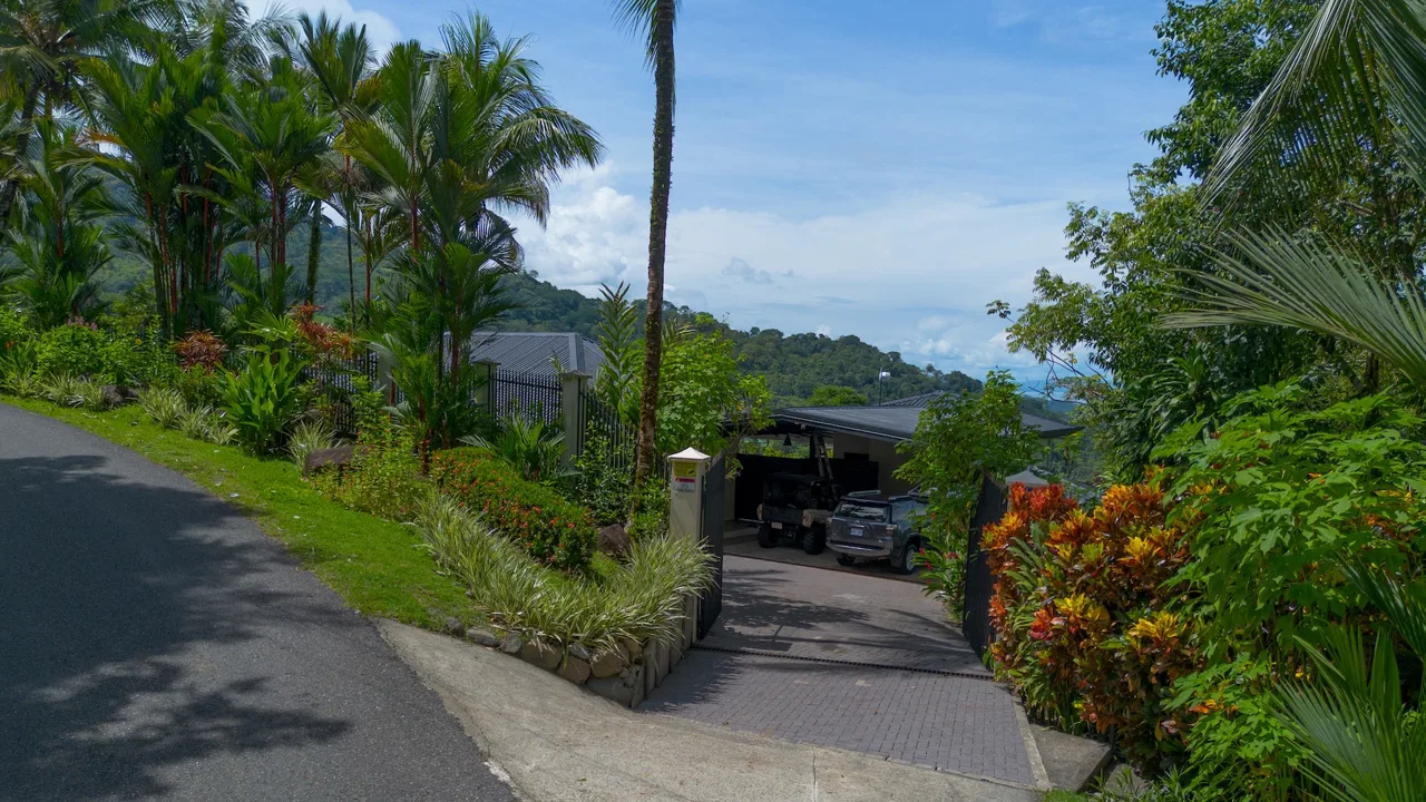 PROPERTY WITH A TWO BEDROOMS AND OCEAN VIEWS AND GUEST HOUSE, IN PLAYA HERMOSA – 6.45 ACRES, photo 5
