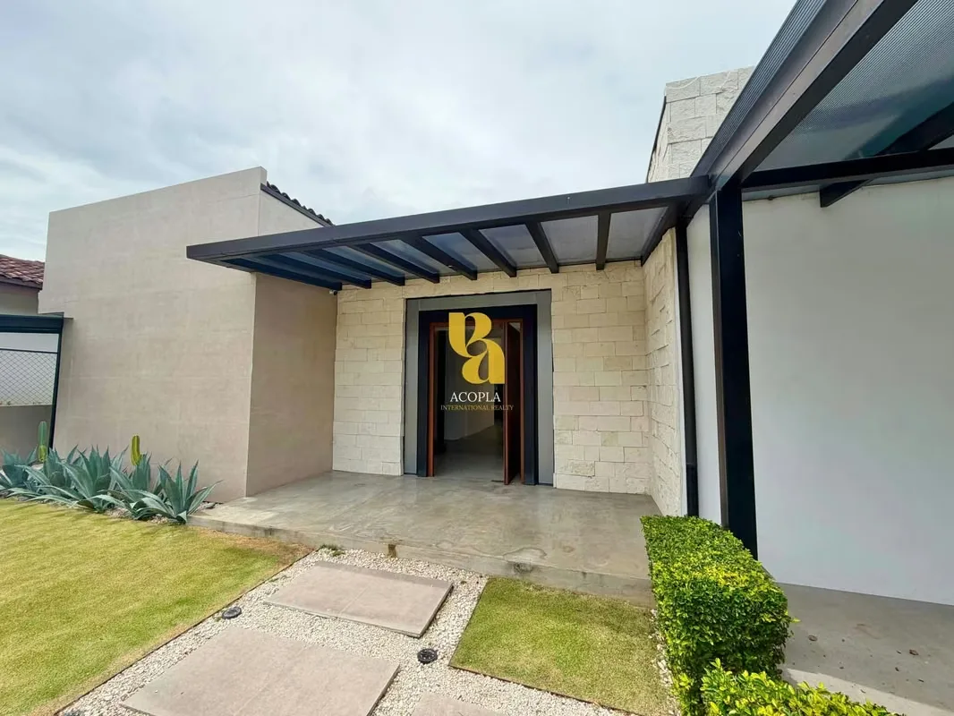 Contemporary 1 level house for sale in Lindora, Santa Ana