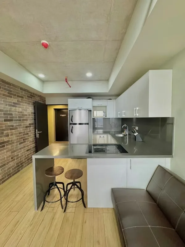 Descubra este moderno apartamento ubicado en el piso 26 de URBN Escalante, donde el diseño ...