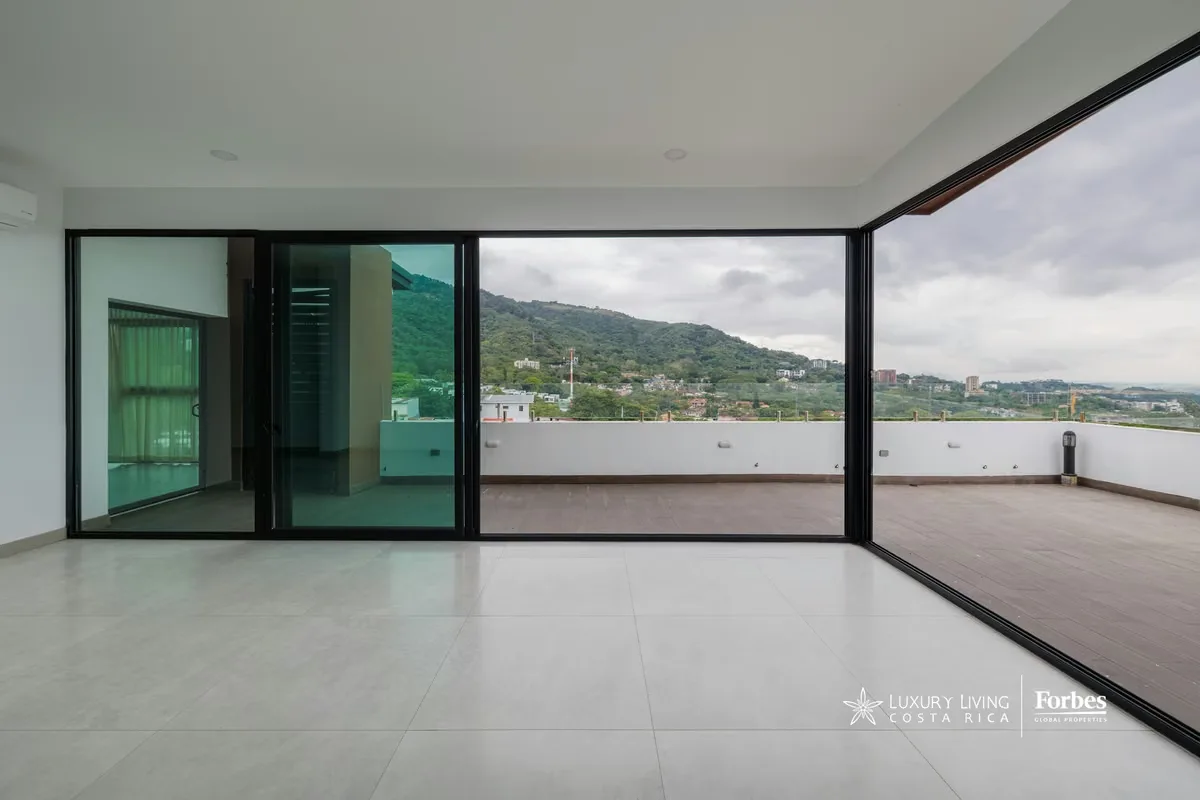 21469 - Contemporary penthouse for sale, spacious rooms and terraces