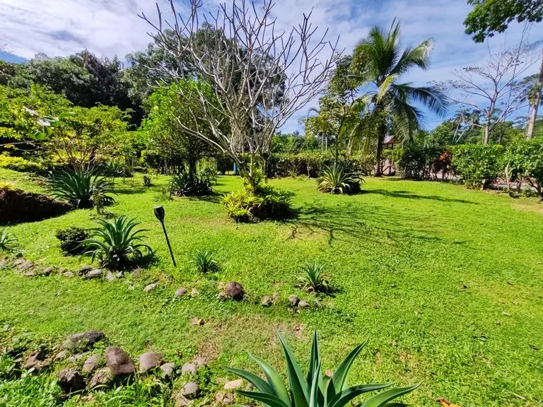Lote Listo para Construir a Solo 250 Metros de la Playa en Playa Negra, photo 8