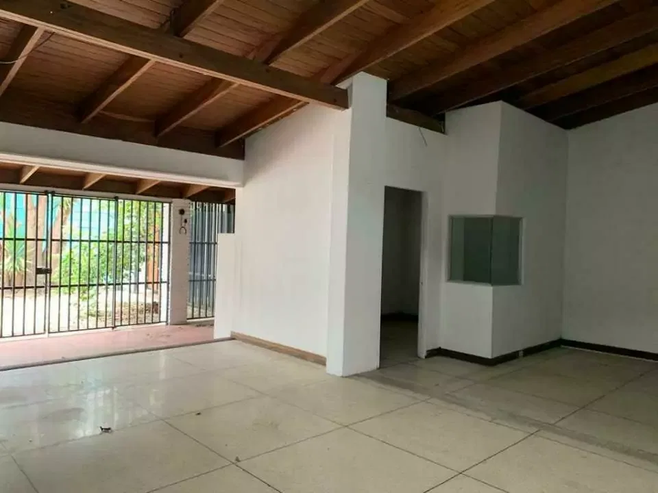 House in Sabana fixer upper