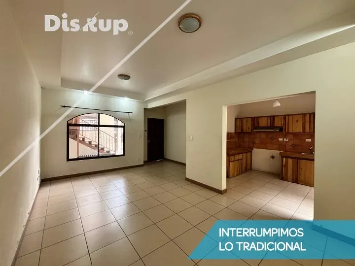 2-bedroom apartment for rent in Calle Blancos, near Clínica Católica.