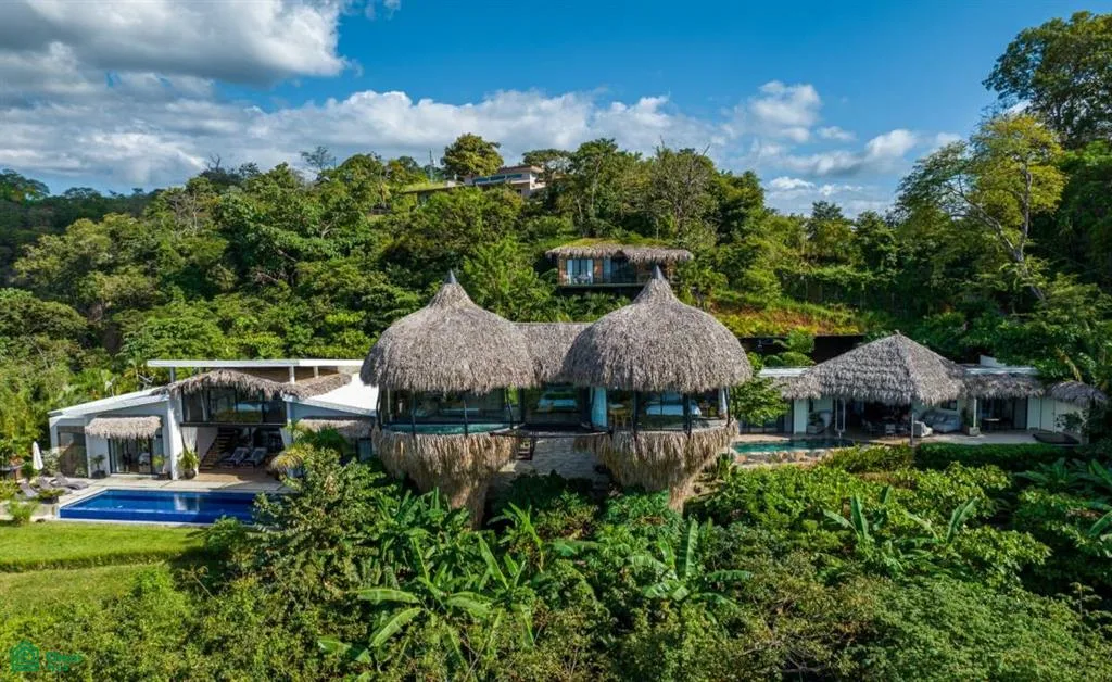 4 Villas de Lujo, rodeada de Naturaleza con Vistas al Océano