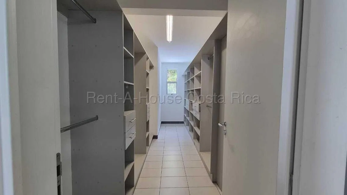 Se vende casa en Piedades Santa Ana 26-1706 - Venta en Santa Ana
