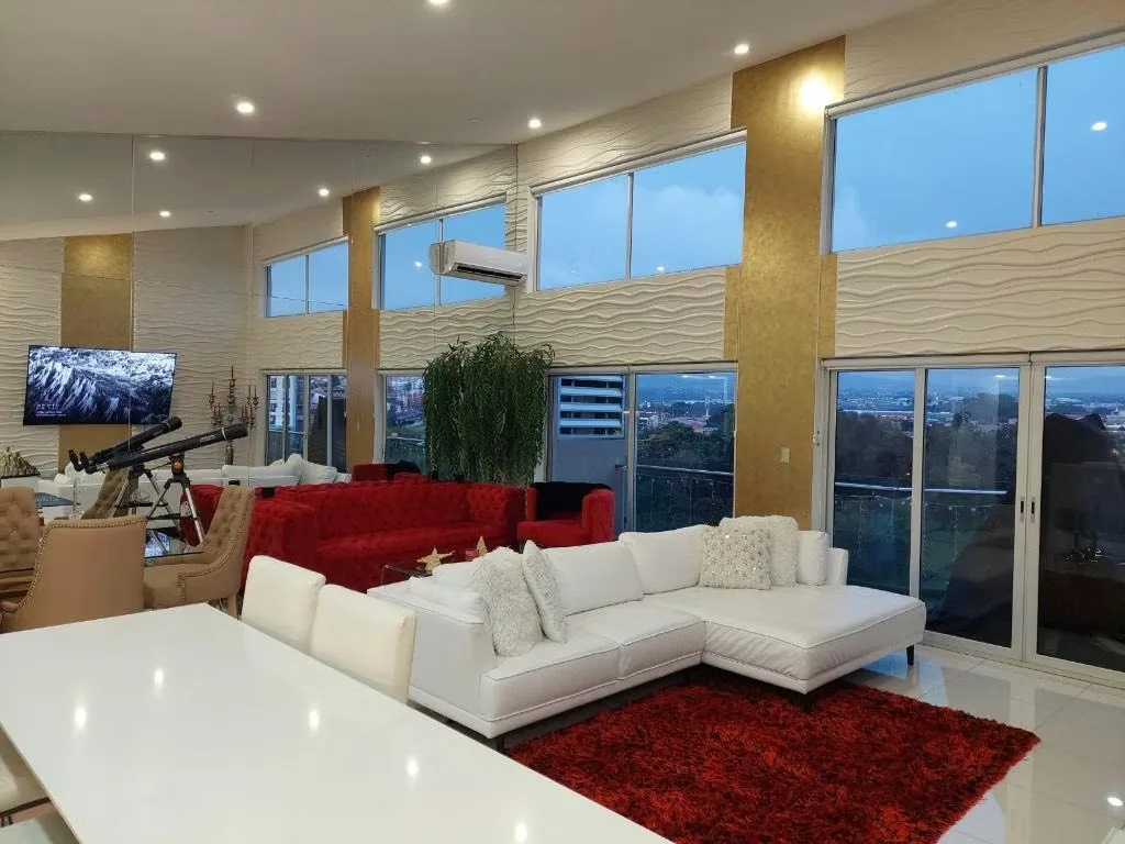 Descubre este exclusivo **penthouse en Condominio Paradisus**, diseñado para quienes buscan amplitud, privacidad y un ...