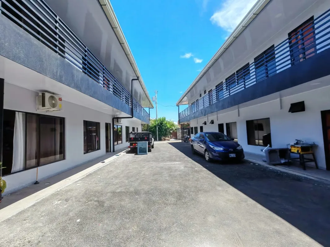 Tenemos disponibles apartamentos nuevos de 2 habitaciones, ubicados en San Pedro de Santa Bárbara de Heredia, al final de una calle sin salida, ofreciendo un ambiente tranquilo y ...