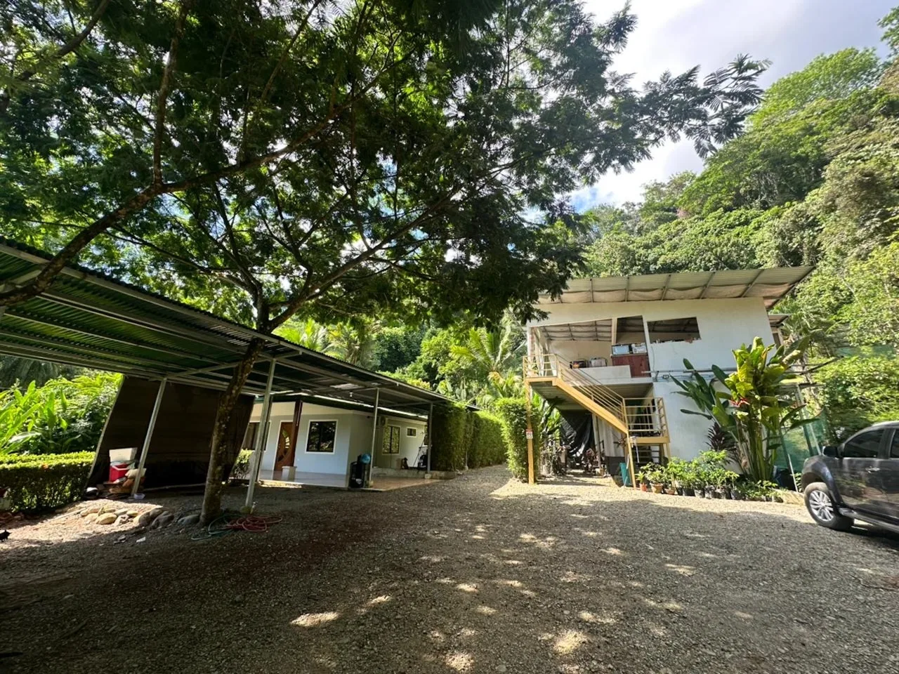 COMMERCIAL PROPERTY WITH TEN BEDROOMS NEAR TO THE EVERYTHING, IN UVITA – 0.42 ACRES
