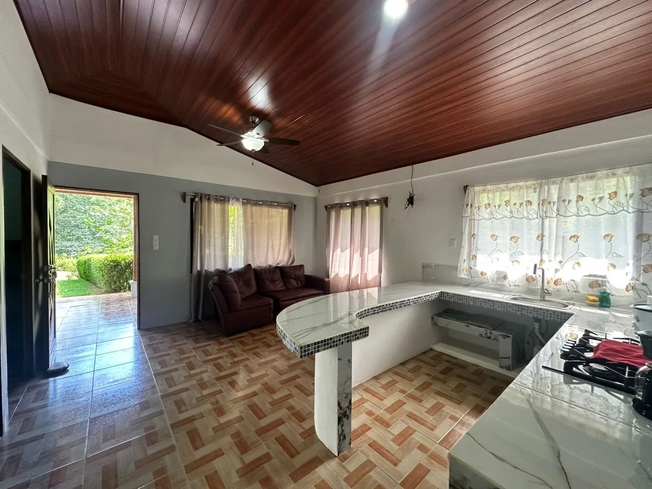 COMMERCIAL PROPERTY WITH TEN BEDROOMS NEAR TO THE EVERYTHING, IN UVITA – 0.42 ACRES, photo 13