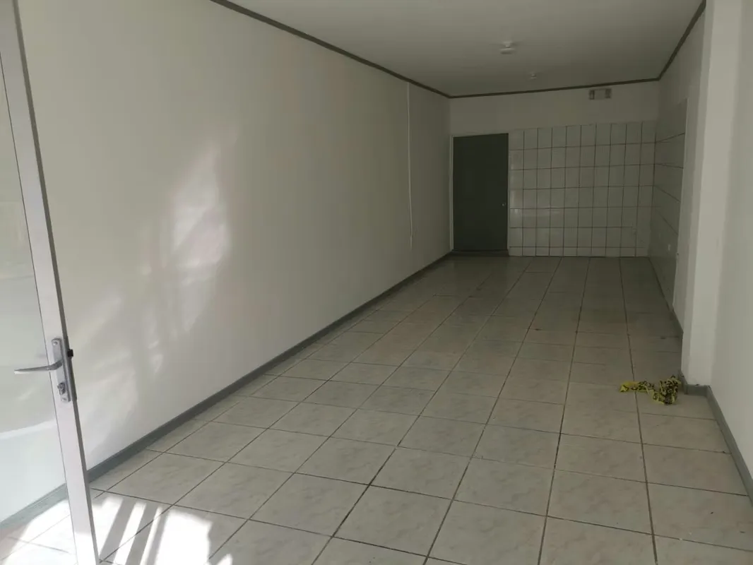 Alquiler de local en zona céntrica y de alto tránsito, ideal para emprender tu negocio o seguir creciendo ya que por su ubicación estratégica permite atraer y captar un mayor ..., photo 4