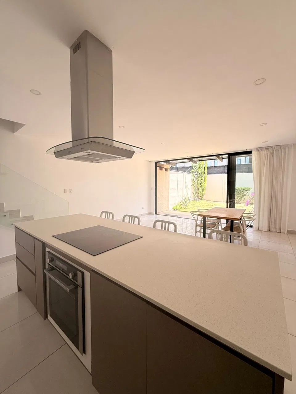 Alquiler de Casa con Línea Blanca en Condominio en Lindora, Santa Ana