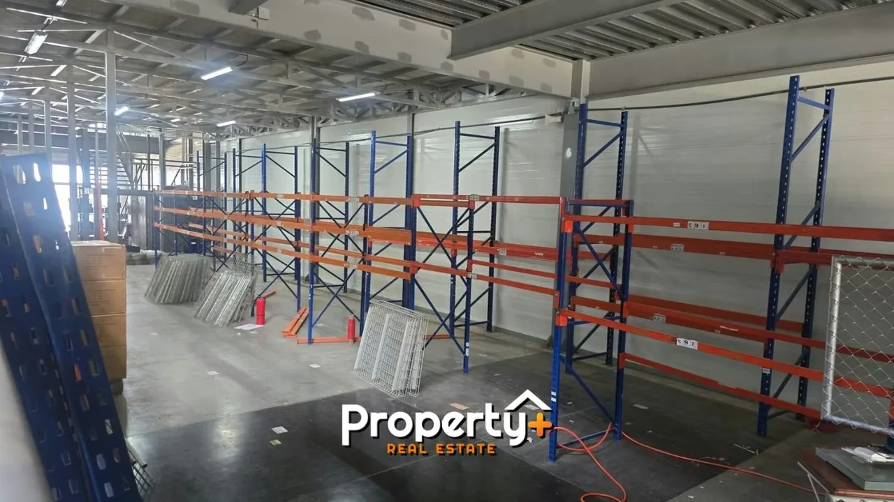 Brasil- Ofibodega- 210mt + 214mt de mezzanine- Oficinas