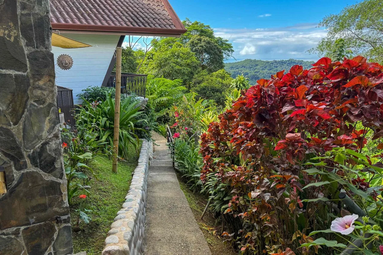 MOUNTAIN PROPERTY WITH FOUR BEDROOM WITH OCEAN VIEWS, IN OJOCHAL – 0.37 ACRES, photo 11