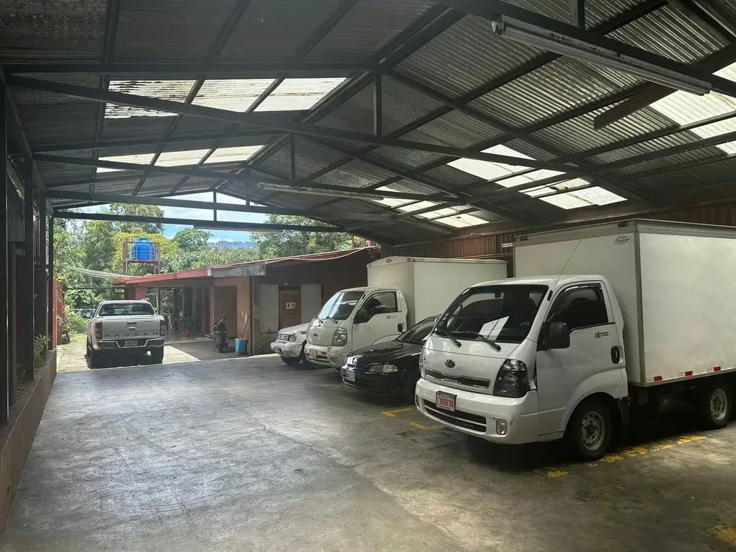 Great Investment Opportunity! 1,727 m² Commercial and Residential Property with Development Potential