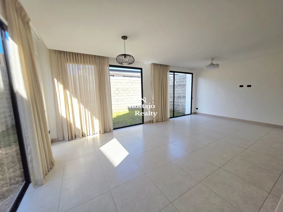 alquiler de casa en Condominio Lindora Village, Santa Ana