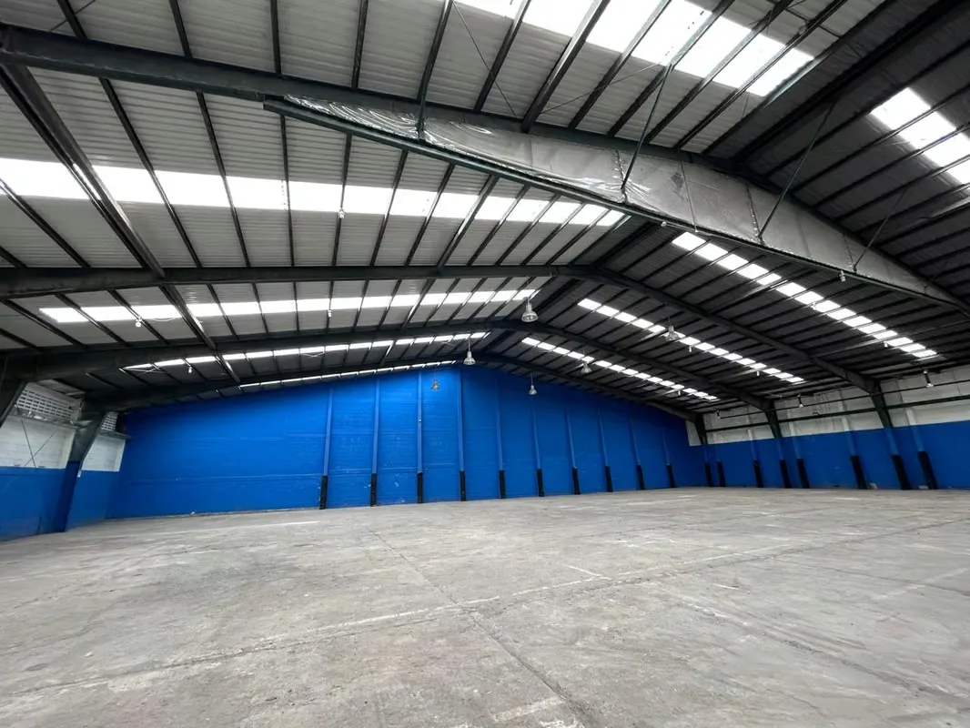 An excellent warehouse with a solid structure and an area of 2,000 m² is available for rent in San Pedro de Montes de Oca.