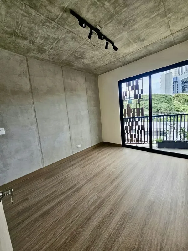 In an exclusive boutique tower of just six floors, located in the centre of Romoser and within walking distance of its main parks.